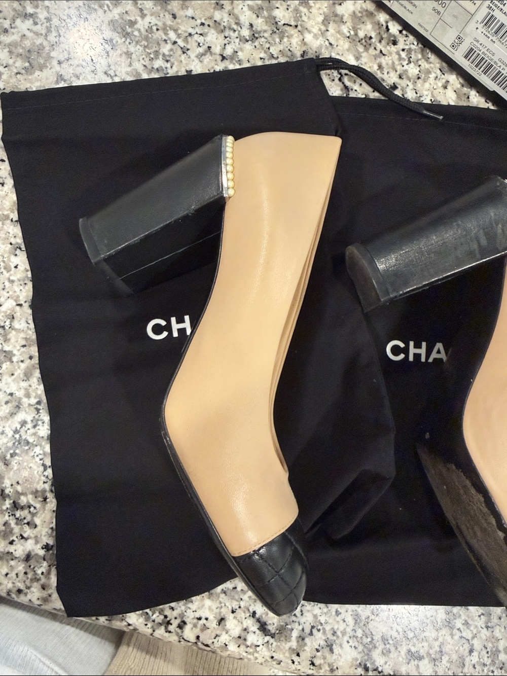 CHANEL Two-Tone Beige Leather Pumps with Black Quilted Cap Toe - Picture 4 of 15